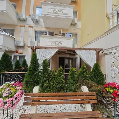 منزل للإقامة луксозно студио сладък дом в